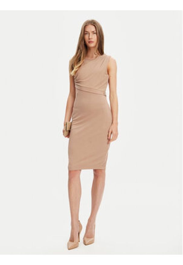 Guess Sukienka codzienna W5YK27 KAQL2 Brązowy Regular Fit. Okazja: na co dzień. Kolor: brązowy. Typ sukienki: proste. Styl: casual