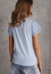Renee - Niebieski T-shirt z Bawełny z Rękawami z Koronki Hycis. Kolor: niebieski. Materiał: bawełna, koronka. Wzór: koronka #6