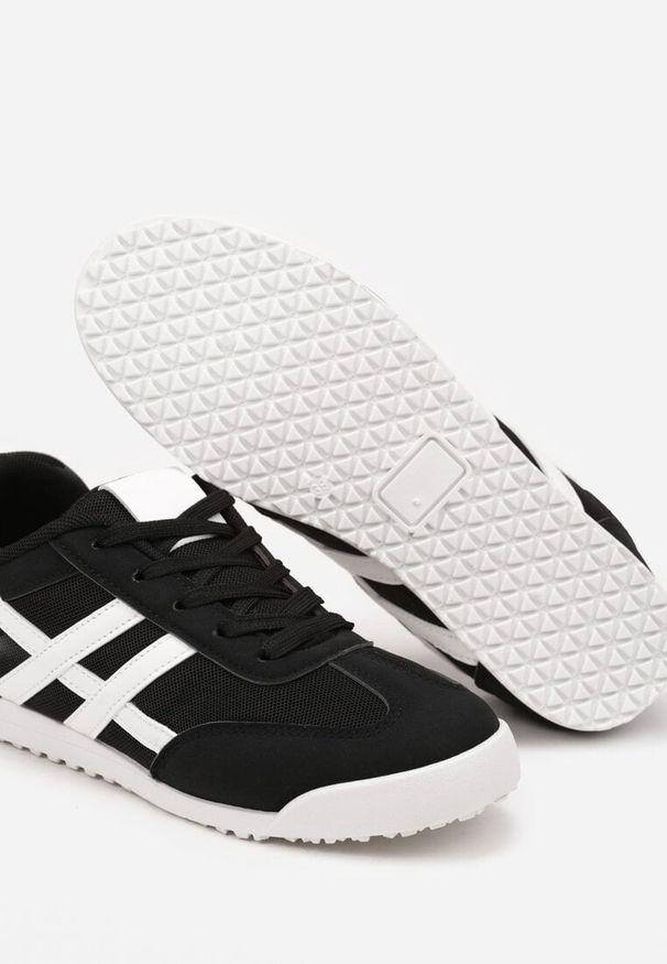 Born2be - Czarne Płaskie Sneakersy Ozdobione Paskami Almi. Zapięcie: pasek. Kolor: czarny. Materiał: jeans. Wzór: aplikacja