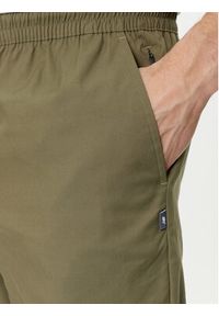 New Balance Spodnie dresowe MP41575 Zielony Regular Fit. Kolor: zielony. Materiał: bawełna