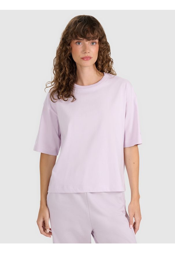 4f - 4F T-shirt oversize gładki damski - fioletowy L. Okazja: na co dzień. Kolor: fioletowy. Materiał: jersey, bawełna. Długość rękawa: krótki rękaw. Długość: krótkie. Wzór: gładki. Styl: casual, klasyczny, sportowy