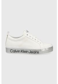 Calvin Klein Jeans tenisówki damskie kolor biały. Nosek buta: okrągły. Zapięcie: sznurówki. Kolor: biały. Materiał: guma. Obcas: na platformie