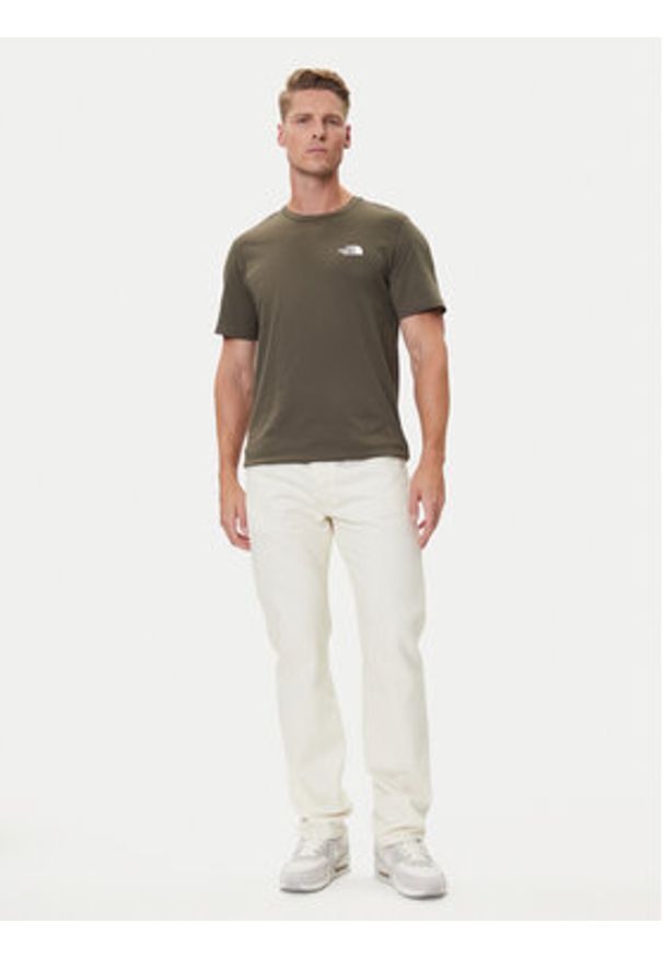 The North Face T-Shirt Simple Dome NF0A87NG Brązowy Regular Fit. Kolor: brązowy. Materiał: syntetyk, bawełna
