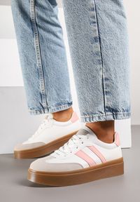 Born2be - Biało-Różowe Sneakersy w Stylu Tenisówek z Paskami Nilomira. Okazja: na co dzień. Zapięcie: pasek. Kolor: biały. Materiał: jeans