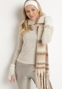 Born2be - Jasnobeżowy Klasyczny Sweter z Dekoltem w Szpic Felitha. Okazja: na co dzień, na spotkanie biznesowe, do pracy. Kolor: beżowy. Materiał: jeans. Długość rękawa: długi rękaw. Długość: długie. Styl: klasyczny