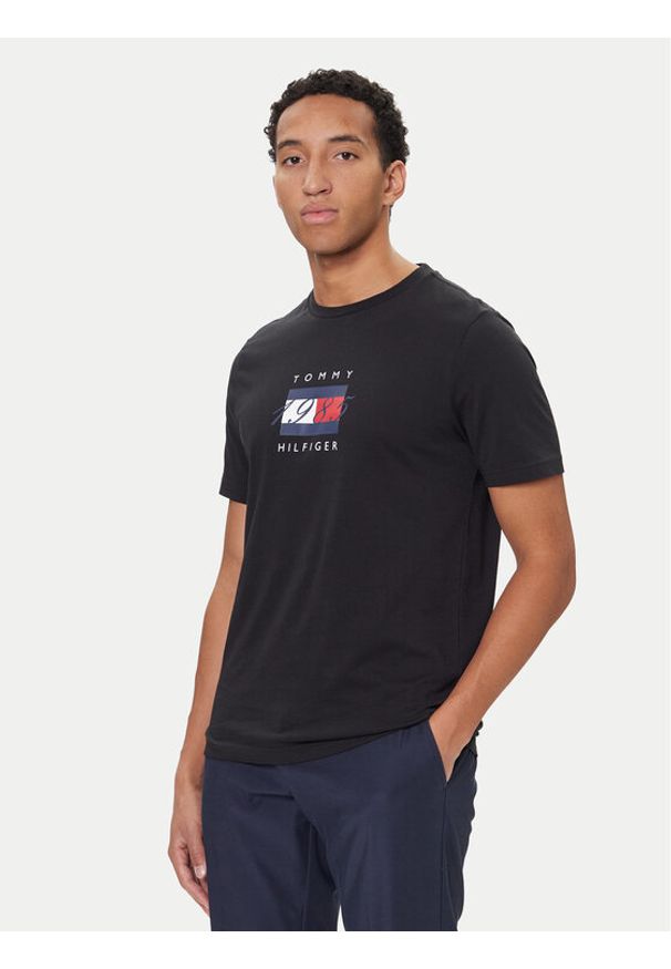 TOMMY HILFIGER - Tommy Hilfiger T-Shirt Linear Flag MW0MW41338 Czarny Regular Fit. Kolor: czarny. Materiał: bawełna