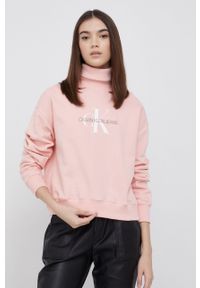 Calvin Klein Jeans Bluza bawełniana damska kolor różowy z nadrukiem. Okazja: na co dzień. Typ kołnierza: golf. Kolor: różowy. Materiał: bawełna. Długość rękawa: długi rękaw. Długość: długie. Wzór: nadruk. Styl: casual #1
