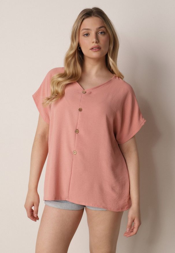 Born2be - Różowa Bluzka z Bawełną o Nietoperzowym Kroju z Guzikami Mistwin. Okazja: do pracy, na co dzień. Kolor: różowy. Materiał: bawełna. Styl: klasyczny, casual