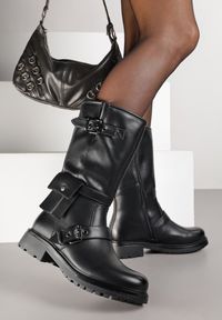 Renee - Czarne Botki Biker Boots Zdobione Klamerkami i Kieszonką Nalinnea. Okazja: na imprezę, na co dzień. Kolor: czarny. Materiał: jeans, skóra. Wzór: aplikacja. Styl: elegancki, casual, rockowy