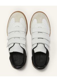 ISABEL MARANT - Białe sneakersy ze skóry Beth. Zapięcie: rzepy. Kolor: biały. Materiał: skóra. Szerokość cholewki: normalna. Wzór: paski. Obcas: na koturnie #6