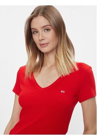 Tommy Jeans T-Shirt Essential DW0DW17385 Czerwony Slim Fit. Kolor: czerwony. Materiał: bawełna #4