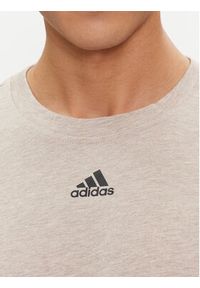 Adidas - adidas T-Shirt IB6143 Beżowy Regular Fit. Kolor: beżowy. Materiał: bawełna #4