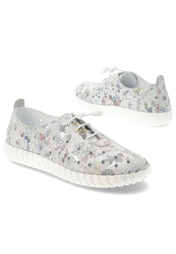 Srebrne Półbuty Artiker Modne Obuwie Damskie. Okazja: na co dzień. Zapięcie: sznurówki. Kolor: srebrny. Materiał: skóra. Szerokość cholewki: normalna. Wzór: kwiaty, aplikacja. Sezon: lato. Styl: casual, elegancki