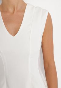 Born2be - Biała Rozkloszowana Sukienka o Taliowanym Kroju Ellaira. Okazja: na co dzień. Kolor: biały. Wzór: kolorowy. Styl: casual, elegancki #7