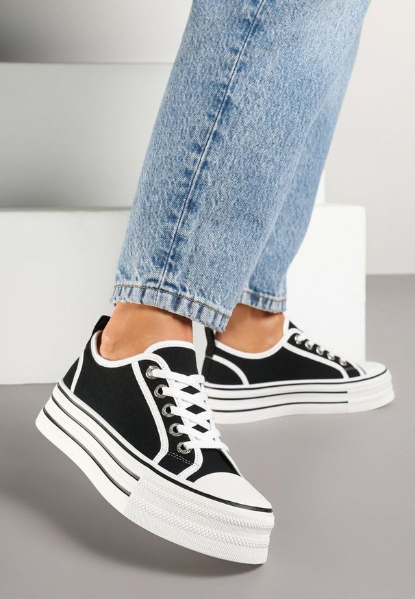 Renee - Czarne Trampki na Grubej Podeszwie Lurivanna. Okazja: na co dzień. Kolor: czarny. Materiał: jeans. Obcas: na platformie. Styl: casual
