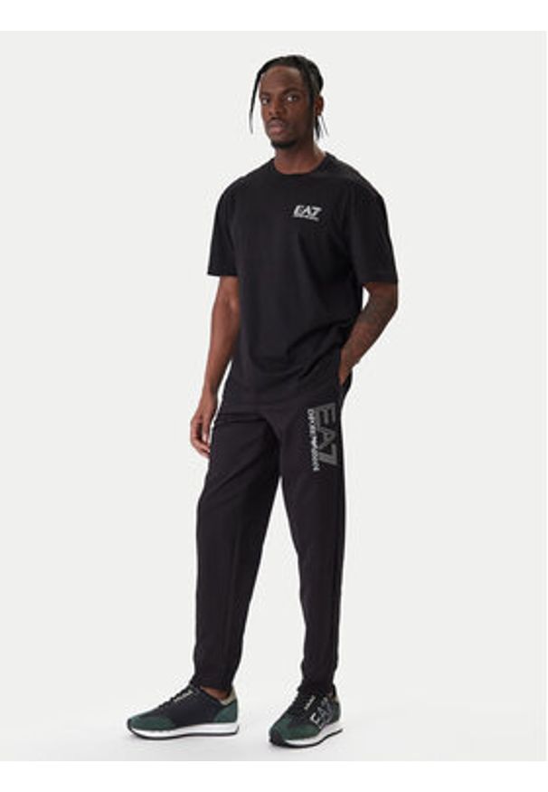 EA7 Emporio Armani T-Shirt 7M001327 AF17789 UC001 Czarny Relaxed Fit. Kolor: czarny. Materiał: bawełna