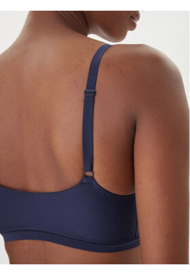 Chantelle Biustonosz top Soft Stretch C16A20 Granatowy. Kolor: niebieski. Materiał: syntetyk