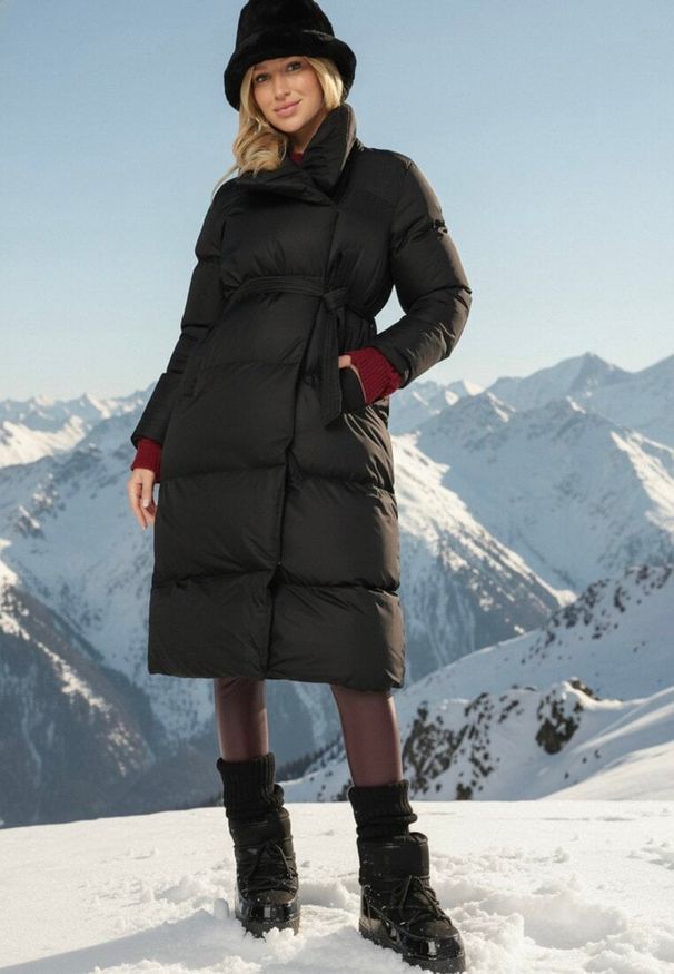 Born2be - Czarna Kurtka Długa Pikowana z Wiązanym Paskiem Clysa. Okazja: na spacer, na co dzień. Kolor: czarny. Materiał: jeans. Długość: długie. Sezon: jesień. Styl: elegancki, casual