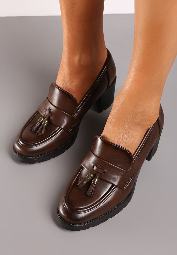 Born2be - Ciemnobrązowe Półbuty na Obcasie w Stylu Mokasynów z Frędzlami Arkena. Okazja: na co dzień. Kolor: brązowy. Obcas: na obcasie. Styl: vintage, casual. Wysokość obcasa: średni