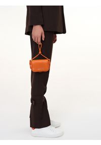 Kazar - Pomarańczowa torebka damska. Kolor: pomarańczowy. Wzór: gładki, aplikacja. Materiał: skórzane. Rozmiar: małe. Styl: casual, klasyczny #4