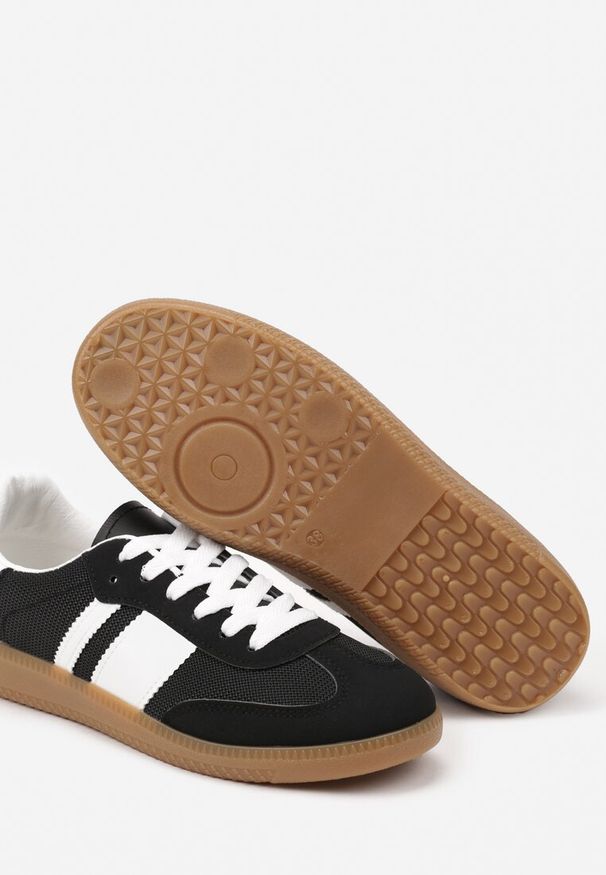 Born2be - Czarne Sneakersy Tenisówki z Ozdobnymi Paskami Nelidi. Okazja: na co dzień, na spacer. Zapięcie: pasek. Kolor: czarny. Materiał: jeans. Obcas: na obcasie. Wysokość obcasa: niski. Sport: turystyka piesza