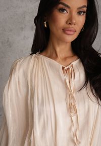 Renee - Jasnobeżowa Rozkloszowana Sukienka Wieczorowa z Szyfonowej Tkaniny Amanna. Kolor: beżowy. Materiał: tkanina, szyfon. Wzór: gładki, aplikacja. Typ sukienki: rozkloszowane. Styl: wizytowy #8