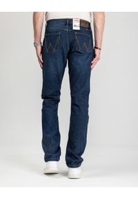 Męskie Spodnie Jeansowe Wrangler Athletic Fit Jagged 112352958. Okazja: na co dzień. Styl: klasyczny, casual #9