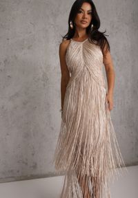 Renee - Beżowa Sukienka Wieczorowa na Ramiączkach z Ozdobnymi Frędzlami Glystarish. Kolor: beżowy. Długość rękawa: na ramiączkach. Styl: wizytowy. Długość: maxi #1