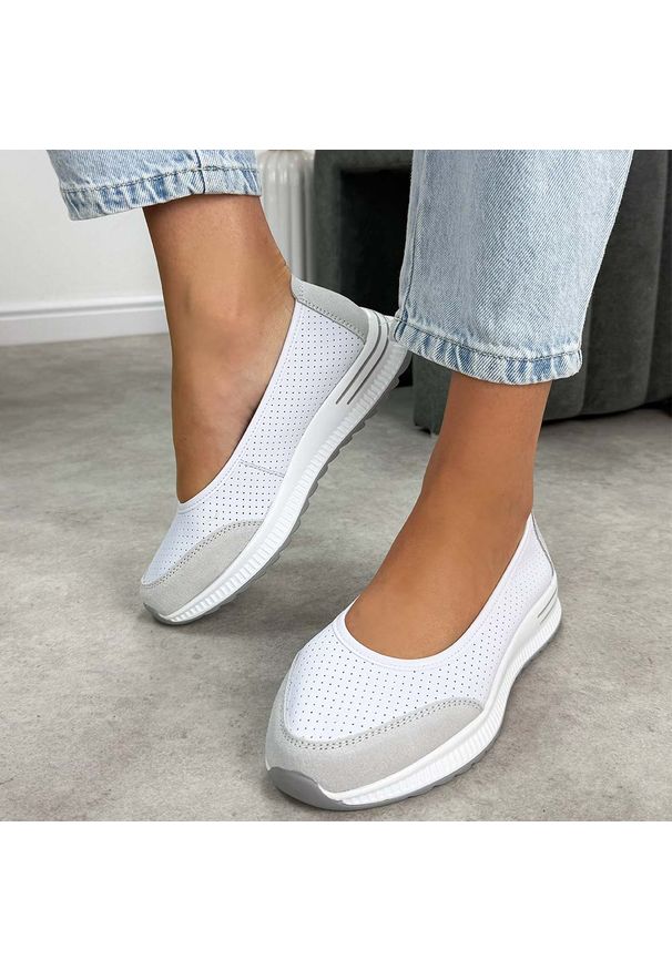 Białe gr ażurowane skórzane baleriny damskie T.Sokolski w26-608. Okazja: na co dzień. Nosek buta: okrągły. Kolor: biały. Materiał: skóra. Szerokość cholewki: normalna. Wzór: ażurowy, aplikacja. Sezon: wiosna, lato, jesień. Styl: casual, klasyczny, sportowy