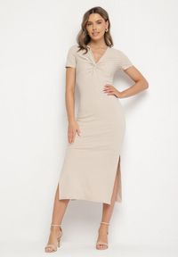 Born2be - Beżowa Dopasowana Sukienka z Wiskozą Zdobiona Marszczeniem przy Dekolcie Obonelle. Typ kołnierza: dekolt w kształcie V. Kolor: beżowy. Materiał: wiskoza. Długość rękawa: krótki rękaw. Wzór: aplikacja. Styl: elegancki #1