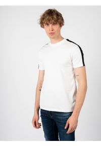 Les Hommes T-shirt | LF224100-0700-1009 | Round Neck | Mężczyzna | Biały. Okazja: na co dzień. Kolor: biały. Materiał: bawełna. Wzór: aplikacja. Styl: casual