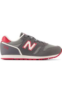 Buty dziecięce New Balance YC373XR2 – szare. Okazja: na uczelnię, na co dzień. Kolor: szary. Materiał: materiał, syntetyk, guma. Szerokość cholewki: normalna. Model: New Balance 373