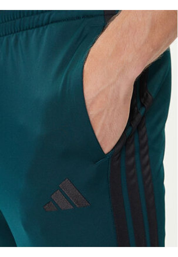 Adidas - adidas Dres Basic 3-Stripes JX5502 Zielony Regular Fit. Kolor: zielony. Materiał: syntetyk