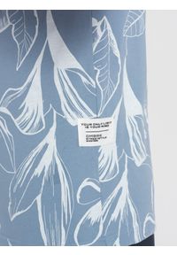 Ombre Clothing - Męski t-shirt fullprint w kontrastowe liście - błękitny V2 OM-TSFP-0180 - XXL. Okazja: na co dzień. Kolor: niebieski. Materiał: materiał, bawełna. Styl: casual #5