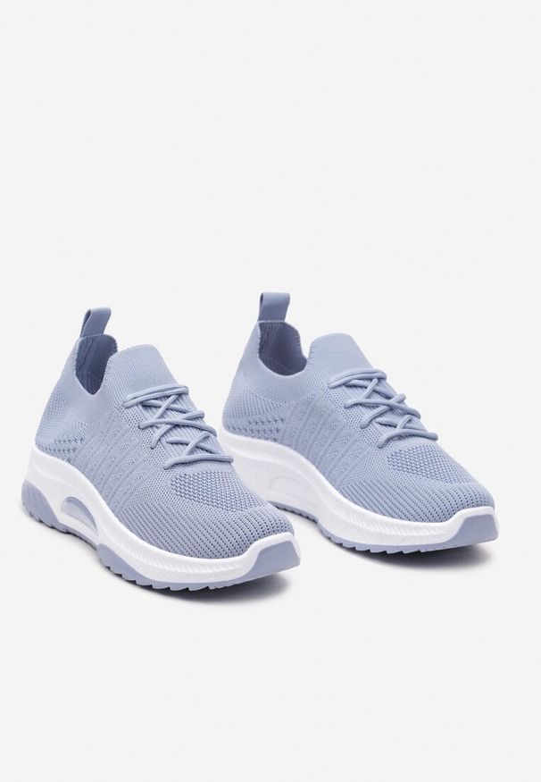 Born2be - Niebieskie Wsuwane Buty Sportowe z Elastyczną Cholewką i Ozdobną Wstawką na Podeszwie Moonsara. Okazja: na co dzień. Nosek buta: okrągły. Zapięcie: bez zapięcia. Kolor: niebieski. Materiał: jeans. Szerokość cholewki: normalna. Sport: fitness