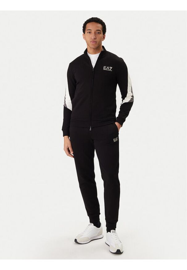 EA7 Emporio Armani Dres 7M001610 AF12451 UC001 Czarny Regular Fit. Kolor: czarny. Materiał: bawełna