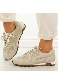 Beżowe skórzane półbuty damskie Vinceza 86426. Okazja: na spacer, na co dzień. Nosek buta: okrągły. Zapięcie: sznurówki. Kolor: beżowy. Materiał: skóra, nubuk. Szerokość cholewki: normalna. Sezon: wiosna, jesień, lato. Styl: casual, elegancki, sportowy, klasyczny #1