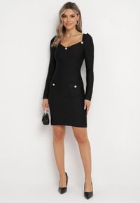 Born2be - Czarna Sukienka Dopasowana z Perłami i Długim Rękawem Juhisa. Typ kołnierza: dekolt kwadratowy. Kolor: czarny. Długość rękawa: długi rękaw. Typ sukienki: dopasowane. Długość: mini #4