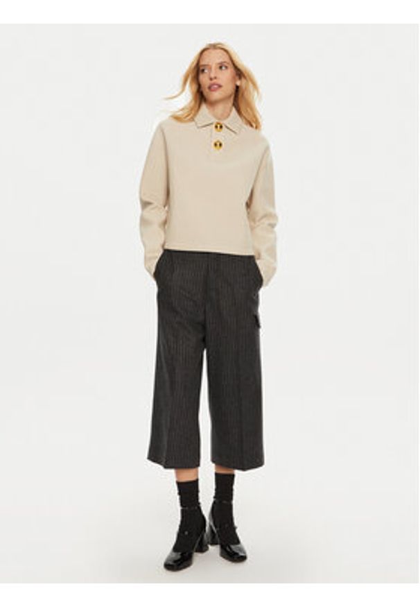 AMI PARIS Sweter FPL318.750 Beżowy Regular Fit. Kolor: beżowy. Materiał: wiskoza