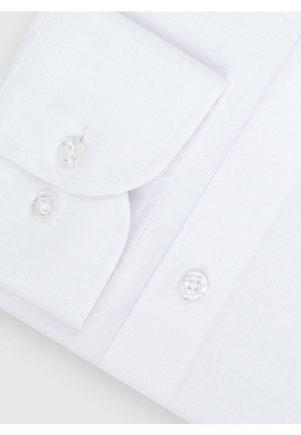 Pako Lorente - PAKO LORENTE – Biała bawełniana koszula męska. Okazja: na studniówkę. Kolor: czarny, biały. Materiał: bawełna. Długość rękawa: długi rękaw. Długość: długie. Wzór: gładki