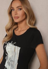 Renee - Czarny Dopasowany T-shirt z Bawełny z Nadrukiem z Kwiatem Slerra. Okazja: na co dzień, na spacer. Kolor: czarny. Materiał: bawełna. Wzór: kwiaty, nadruk. Styl: klasyczny, casual, elegancki #5