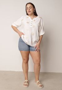 Born2be - Biała Wiskozowa Koszula Boho z Haftem i Podpinanymi Rękawami 3/4 Cheridenah. Okazja: na co dzień. Kolekcja: plus size. Kolor: biały. Materiał: wiskoza. Wzór: haft. Styl: boho #4