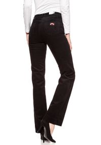 Wrangler - DAMSKIE SPODNIE SZTRUKSOWE WRANGLER FLARE BLACK W233EK100 112127837. Materiał: sztruks. Sezon: lato