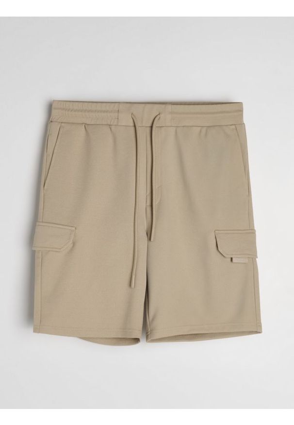 Sinsay - Szorty slim cargo - beżowy. Kolor: beżowy
