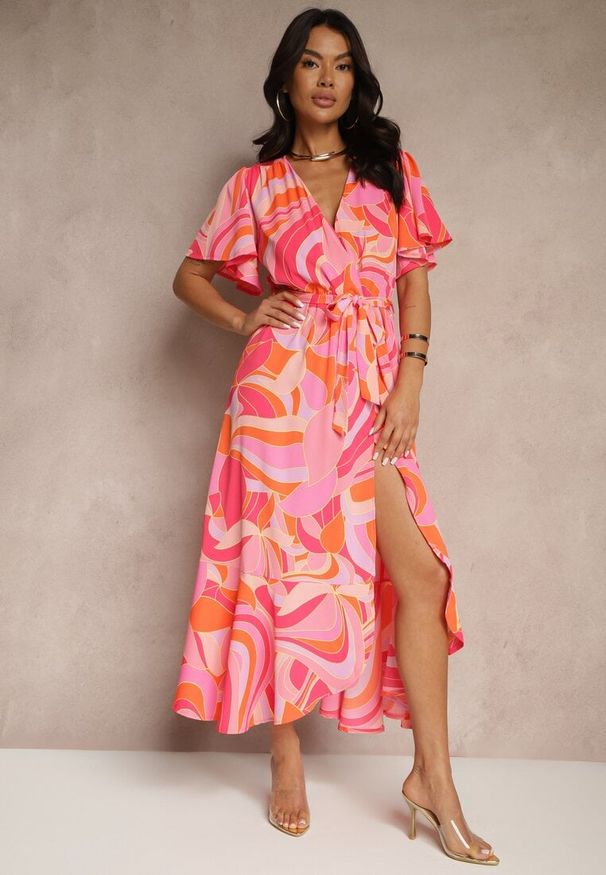 Renee - Czerwona Kopertowa Sukienka o Rozkloszowanym Kroju z Wiązanym Paskiem Zarelara. Okazja: na co dzień. Typ kołnierza: dekolt w kształcie V. Kolor: czerwony. Materiał: jeans. Długość rękawa: krótki rękaw. Typ sukienki: kopertowe. Styl: casual