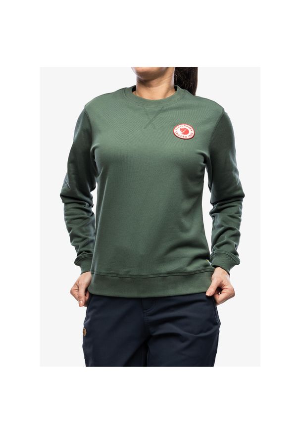 FJÄLRÄVEN KANKEEN - Bluza bawełniana damska Fjallraven 1960 Logo Badge Sweater W. Kolor: zielony. Materiał: bawełna