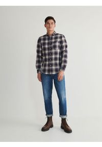 Reserved - Koszula regular fit w kratę - wielobarwny. Materiał: tkanina, wiskoza