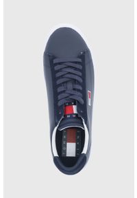 Tommy Jeans Buty skórzane kolor granatowy. Nosek buta: okrągły. Zapięcie: sznurówki. Kolor: niebieski. Materiał: skóra. Obcas: na obcasie. Wysokość obcasa: niski