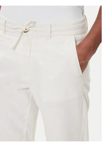 Lindbergh Spodnie materiałowe 30-008003 Biały Tapered Fit. Kolor: biały. Materiał: bawełna