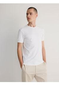 Reserved - T-shirt slim fit - biały. Kolor: biały. Materiał: dzianina, bawełna